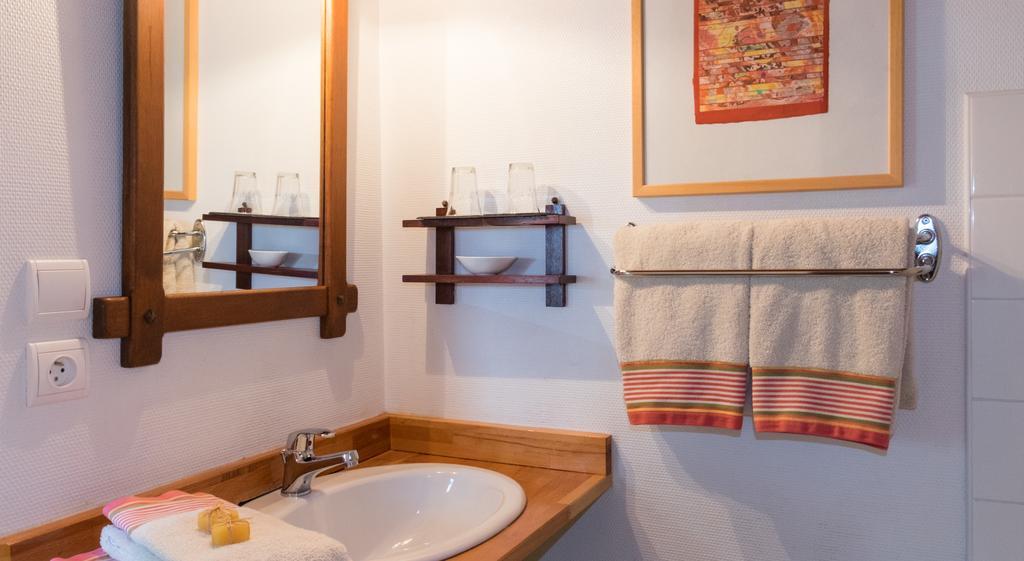 Les Petites Vosges Bed and Breakfast Bagnères-de-Bigorre Kamer foto