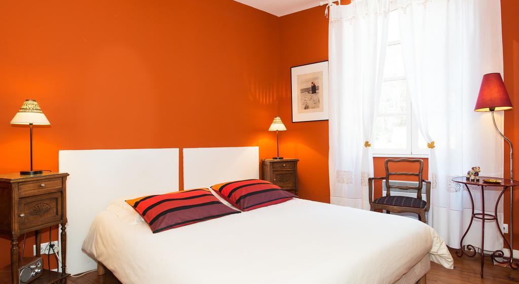 Les Petites Vosges Bed and Breakfast Bagnères-de-Bigorre Kamer foto