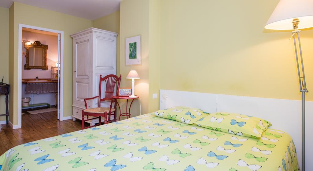 Les Petites Vosges Bed and Breakfast Bagnères-de-Bigorre Kamer foto